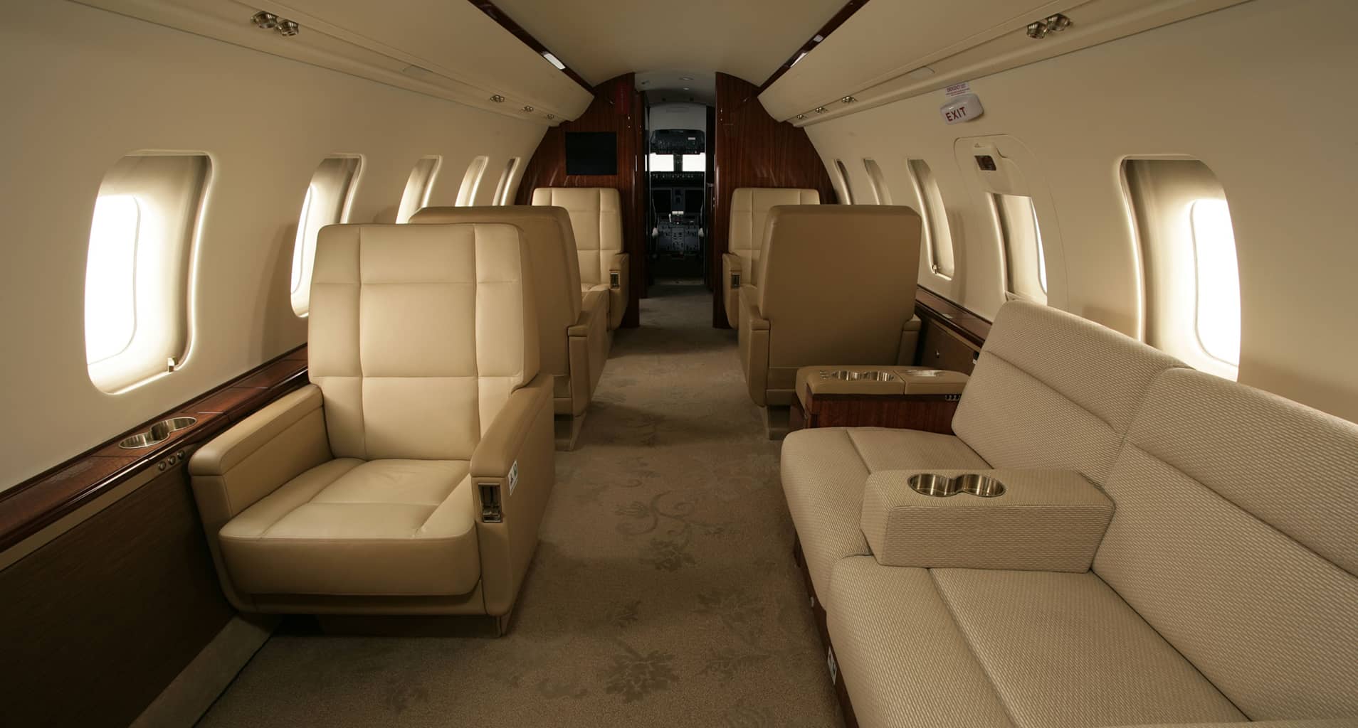 Image of Large Jets Challenger 605 1