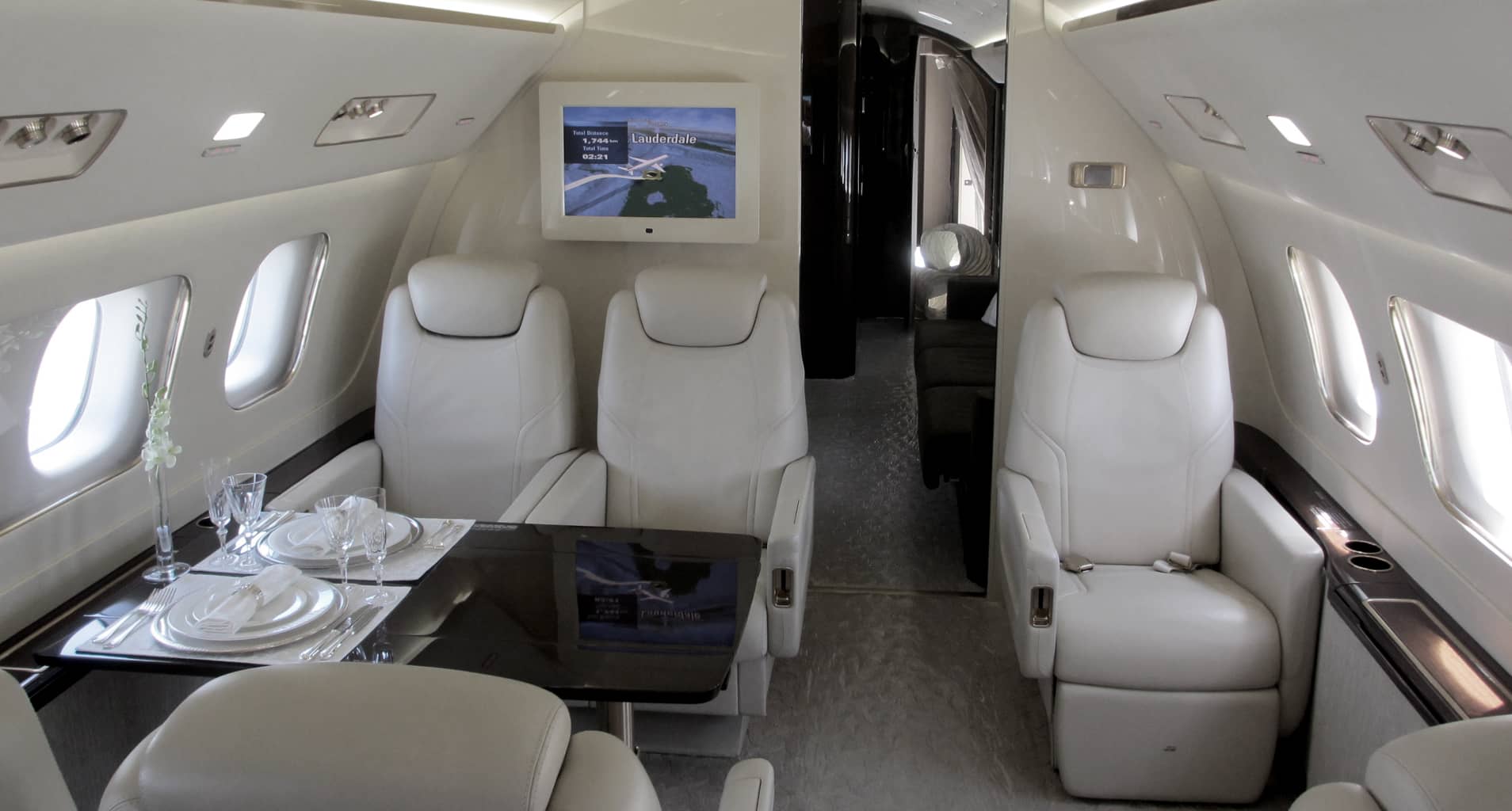 Image of Large Jets Embraer Lineage 1000 1