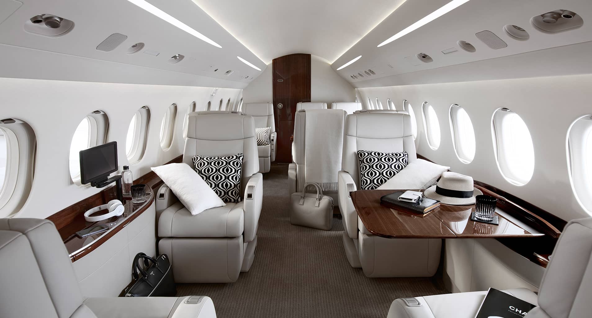 Image of Large Jets Falcon 2000