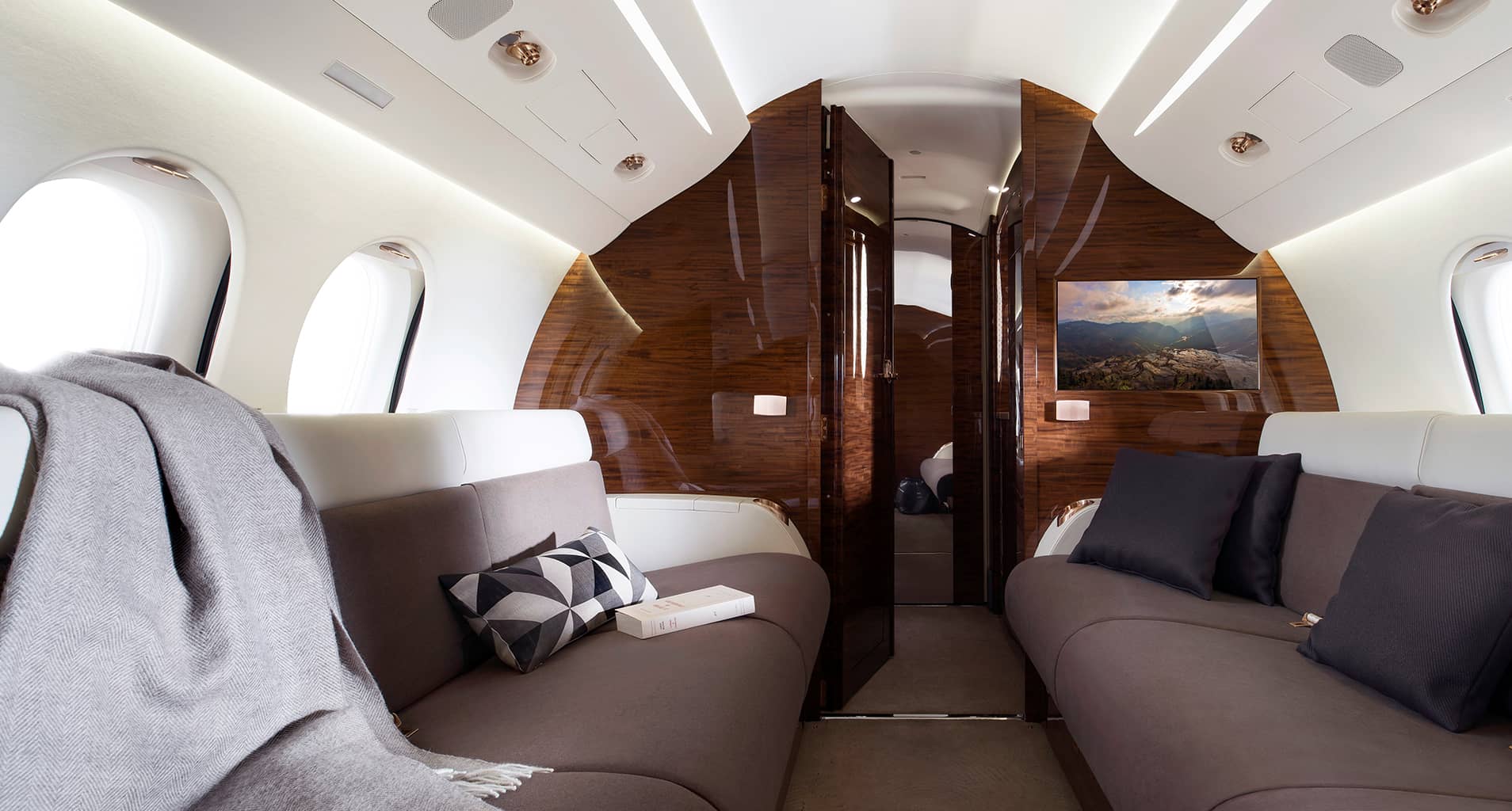 Image of Large Jets Falcon 7X 1