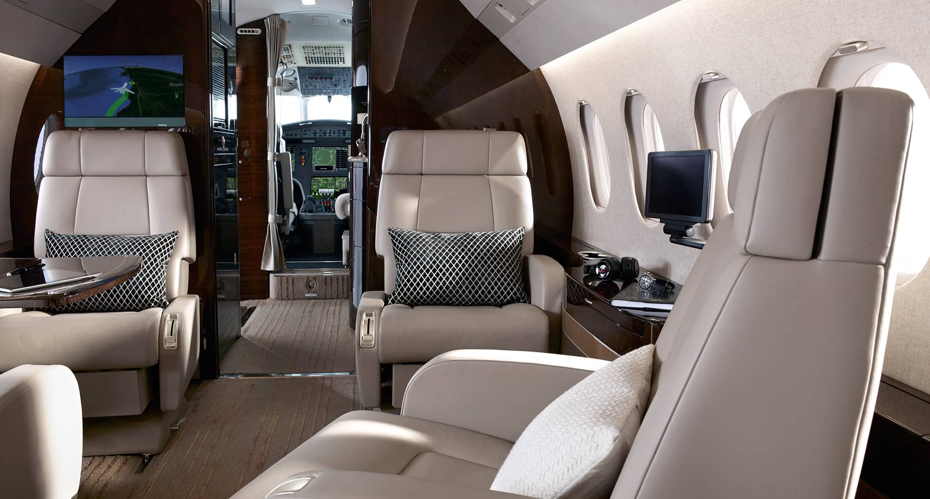 Image of Large Jets Falcon 900 1